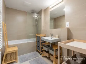 Pronájem bytu 3+kk, Praha - Hloubětín, Waltariho, 75 m2