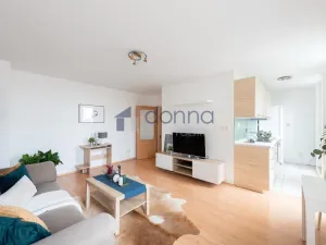 Pronájem bytu 2+kk, Praha, Za černým mostem, 51 m2