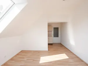 Pronájem bytu 1+1, Praha - Kobylisy, Pod Kynclovkou, 31 m2