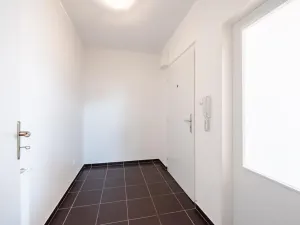 Pronájem bytu 1+1, Praha - Kobylisy, Pod Kynclovkou, 31 m2