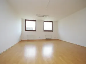 Pronájem kanceláře, Praha - Smíchov, Štefánikova, 63 m2