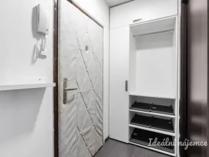 Pronájem bytu 2+kk, Praha - Modřany, Lysinská, 32 m2