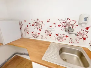 Pronájem obchodního prostoru, Praha - Horní Měcholupy, Milánská, 27 m2