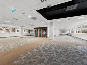 Pronájem kanceláře, Praha - Smíchov, Radlická, 881 m2