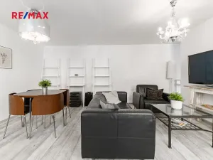 Prodej obchodního prostoru, Praha - Karlín, Pernerova, 60 m2