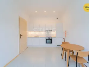 Prodej bytu 2+1, Opava, Hobzíkova, 68 m2