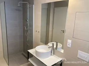 Pronájem bytu 1+kk, Zlín, Lorencova, 30 m2