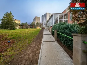 Pronájem obchodního prostoru, Ústí nad Labem - Severní Terasa, Šrámkova, 33 m2