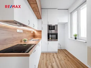 Pronájem bytu 3+1, Jindřichův Hradec, Kosmonautů, 65 m2