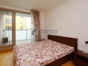 Pronájem bytu 2+kk, Praha, Jeseniova, 56 m2