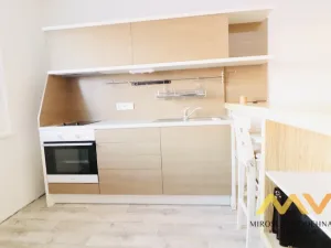 Pronájem bytu 2+kk, Hradec Králové - Nový Hradec Králové, třída Edvarda Beneše, 41 m2