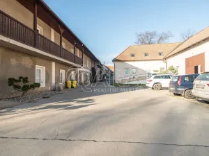 Pronájem skladu, Hostivice, nám. 1. máje, 260 m2