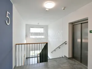 Pronájem bytu 1+kk, Praha - Uhříněves, Karla Guta, 34 m2