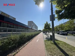 Pronájem obchodního prostoru, Hradec Králové, třída Edvarda Beneše, 220 m2