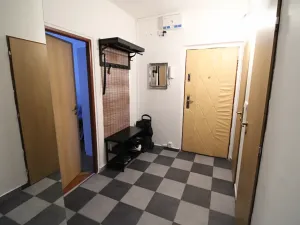 Prodej bytu 3+1, Karlovy Vary, Krymská, 68 m2