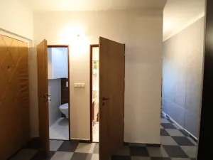 Prodej bytu 3+1, Karlovy Vary, Krymská, 68 m2