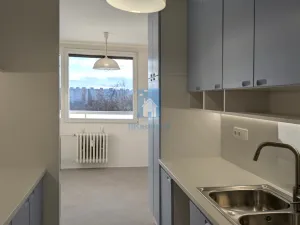 Pronájem bytu 4+1, Praha, Chalabalova, 107 m2