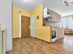 Prodej bytu 2+1, Karlovy Vary - Stará Role, Závodu míru, 63 m2