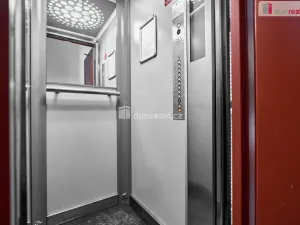 Prodej bytu 2+1, Karlovy Vary - Stará Role, Závodu míru, 63 m2