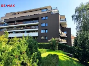Pronájem bytu 4+1, Praha - Kobylisy, Služská, 86 m2