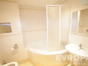 Pronájem bytu 2+kk, Praha - Hloubětín, Nademlejnská, 54 m2