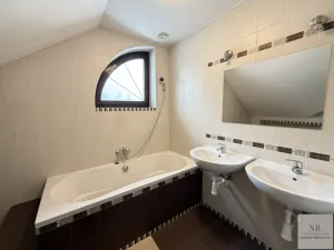 Prodej vily, Nová Role - Mezirolí, 350 m2