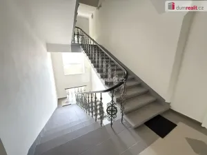 Pronájem bytu 1+kk, Praha - Smíchov, Na Valentince, 35 m2