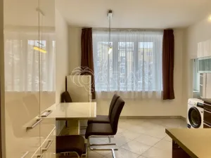 Pronájem bytu 1+1, Praha - Podolí, Na Zlatnici, 38 m2