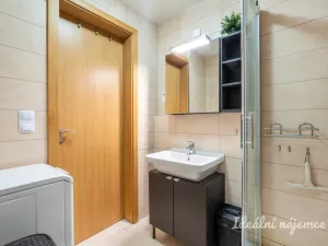 Pronájem bytu 1+kk, Praha - Řeporyje, Kakosova, 38 m2