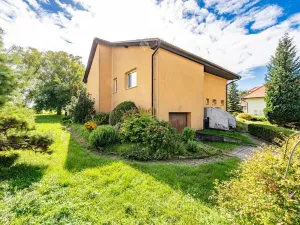 Prodej vícegeneračního domu, Jenštejn, 200 m2