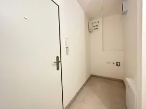 Pronájem bytu 1+kk, Praha - Záběhlice, Choceradská, 39 m2