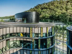 Pronájem obchodního prostoru, Praha - Karlín, Pernerova, 204 m2