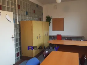 Pronájem kanceláře, Vroutek, 330 m2