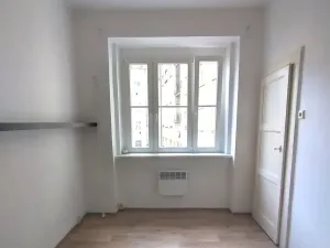 Pronájem bytu 1+1, Praha - Vršovice, Madridská, 38 m2