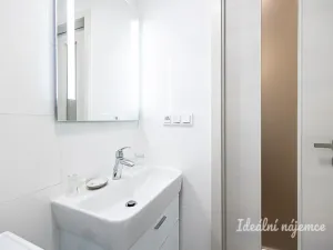 Pronájem bytu 2+kk, Praha - Strašnice, Černokostelecká, 51 m2