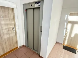 Pronájem bytu 1+kk, Praha - Žižkov, Jeseniova, 26 m2