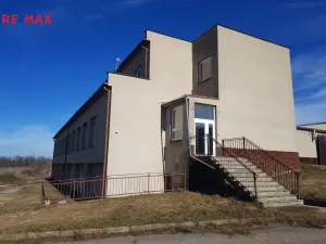Prodej výrobních prostor, Uherčice, 1500 m2