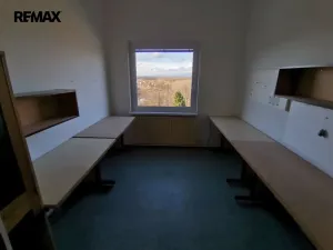 Prodej výrobních prostor, Uherčice, 1500 m2