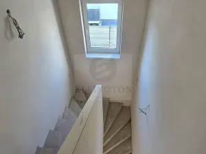 Prodej bytu 4+kk, Přerov nad Labem, 126 m2