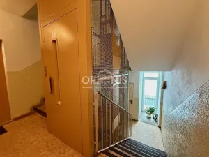 Pronájem bytu 1+1, Chomutov, Březenecká, 36 m2