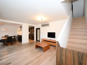 Pronájem bytu 5+kk, Praha - Hrdlořezy, Mezilehlá, 141 m2
