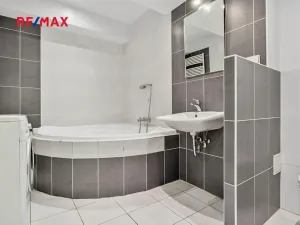 Prodej bytu 2+kk, Praha - Podolí, Podolská, 44 m2