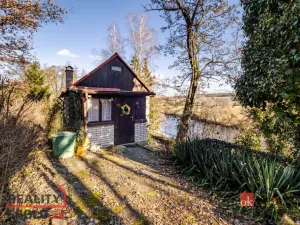 Prodej chaty, Týn nad Vltavou - Hněvkovice na levém břehu Vltavy, 80 m2