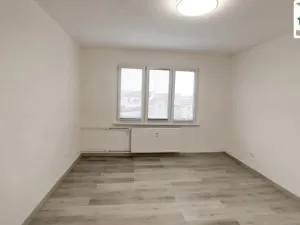 Pronájem bytu 3+1, Cheb, U Stadionu, 74 m2