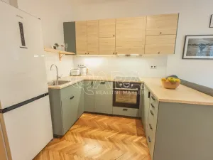 Prodej bytu 3+kk, Praha - Žižkov, Strážní, 72 m2