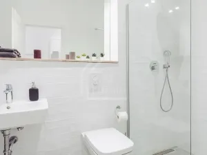 Pronájem bytu 3+kk, Praha, Pernerova, 65 m2