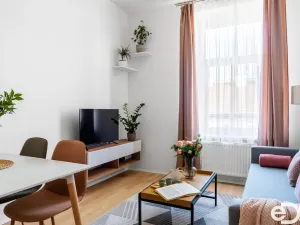 Prodej bytu 2+kk, Praha, Spojovací, 50 m2