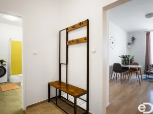 Prodej bytu 2+kk, Praha - Vysočany, Spojovací, 50 m2