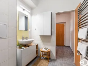 Prodej bytu 2+kk, Praha - Vysočany, Spojovací, 50 m2
