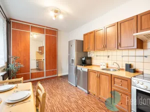 Prodej bytu 1+1, Lišov, třída 5. května, 42 m2